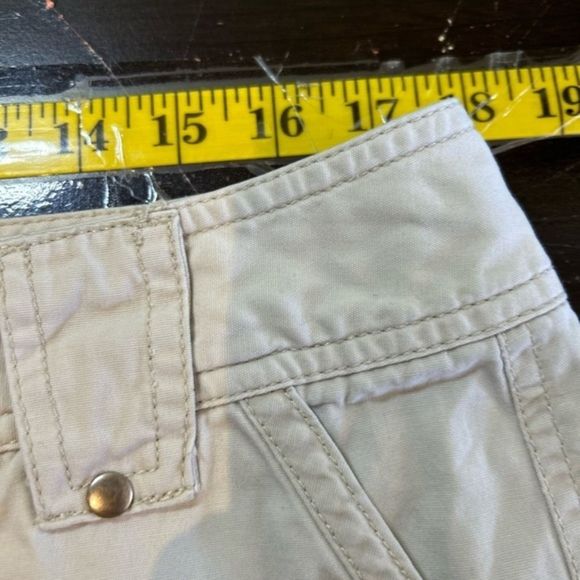 Reitmans women’s cream‎ cargo short size 15 - Picture 9 of 11